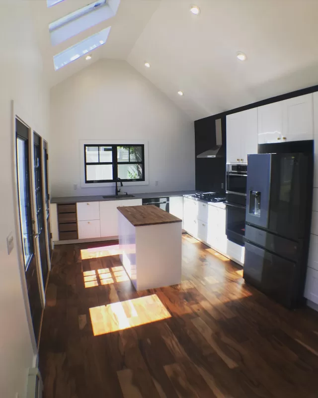 Kitchen addition! Vaulted ceilings and skylights are a nice touch. 
.
.
#kitchenaddition 
#residentialconstructionct 
#darienmoms 
#stamfordmoms
